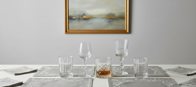 Özelleştirilmiş Cam Bardak: Markanızı Yansıtan Eşsiz Kurumsal Hediyeler